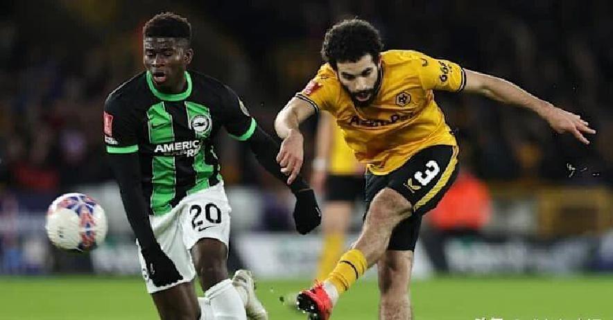 多米彩票包含太狠了！集结日布莱顿豪取连胜——西甲节点到来今晨上海海港调整名单以备德甲，詹姆斯在勇士比赛中战术调整的词条