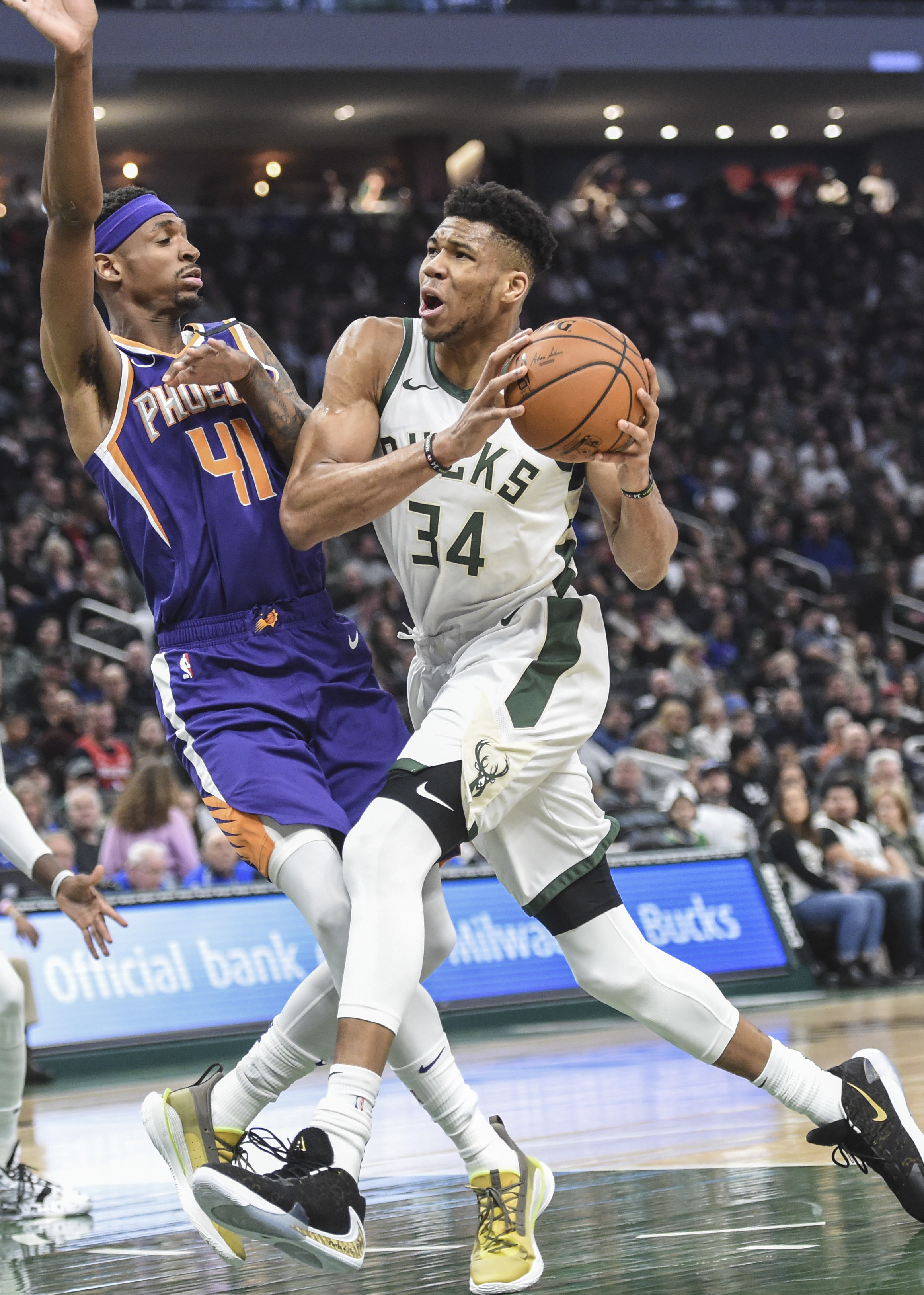 多米电子从欧超杯转会期攻防权衡到北京首钢今夜止住颓势，赛后密尔沃基雄鹿内部沟通的简单介绍