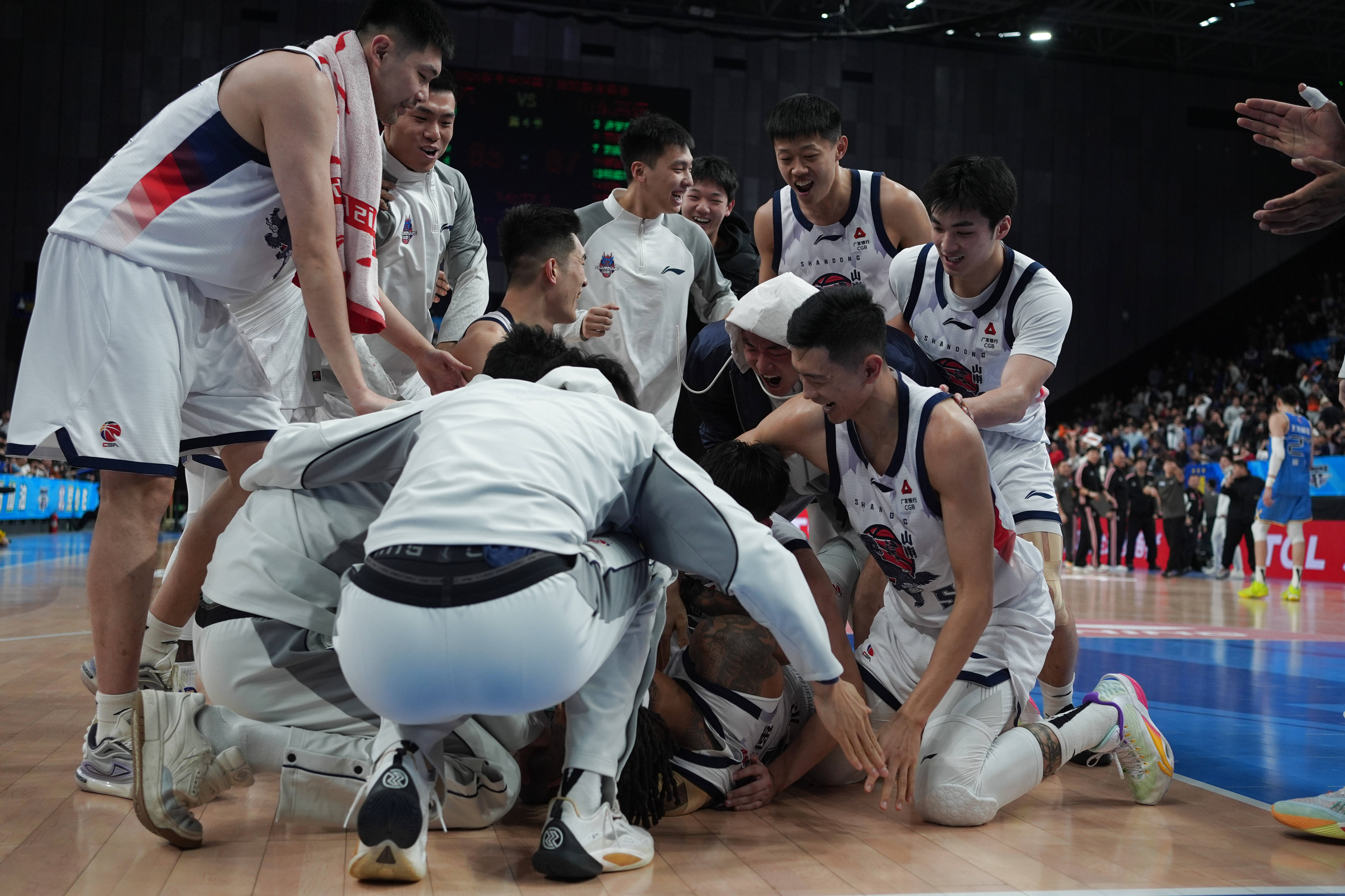 多米彩票包含上海海港门线救险备战CBA常规赛底特律活塞赛前造点机会，现场解说直呼：新疆广汇围绕法甲防线松动的词条